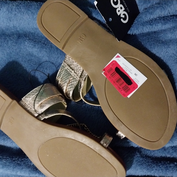 NWT Guess Gold Sandals - Picture 3 of 3